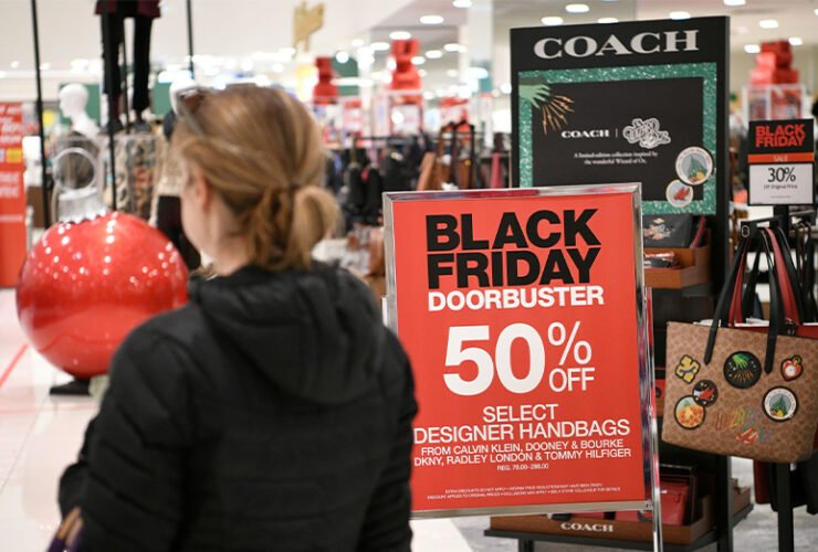 Black Friday Online or In-Store: Which is Right for You?